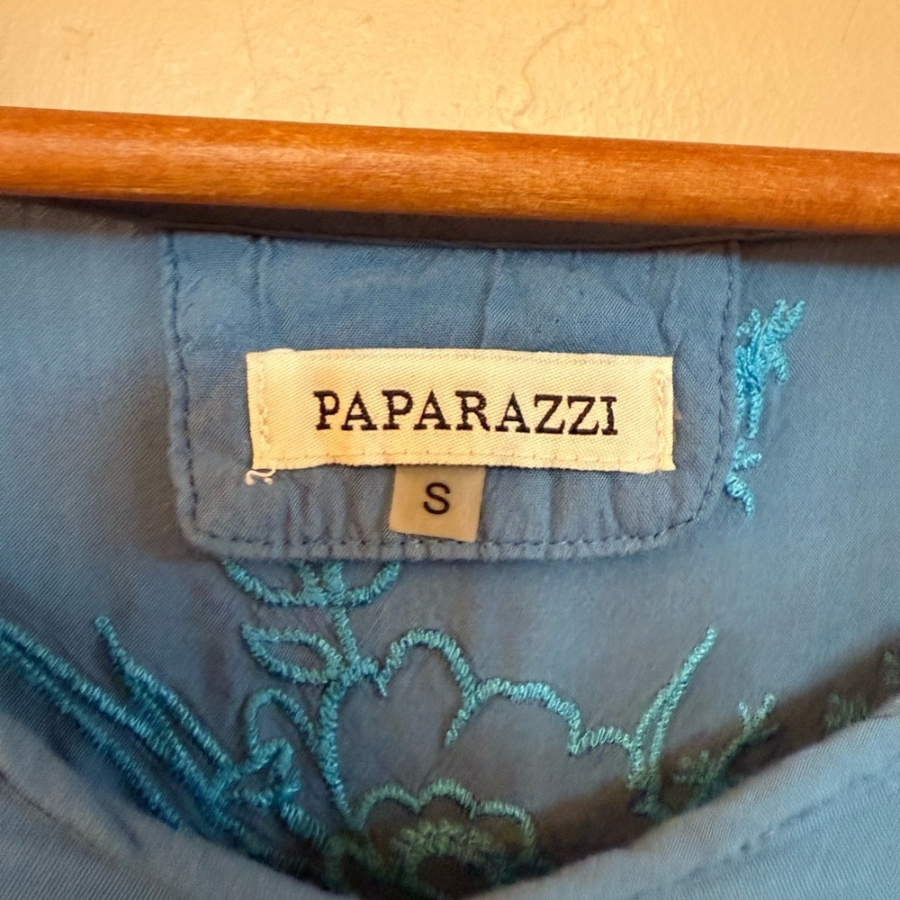 Elegant Blue Embroidered Women's Top - Picture 6 of 7